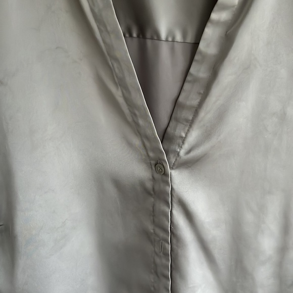 H&M Sage Metallic Green V-neck Button-down Blouse Size L - Picture 2 of 5